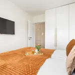 Beautiful With Balcony And Parking By Renters Appartamento *