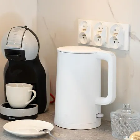 Beautiful With Balcony And Parking By Renters Διαμέρισμα *